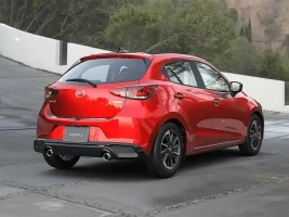 traseira novo mazda 2 2025