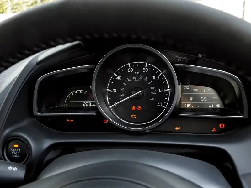 painel de instrumentos novo mazda 2 2025
