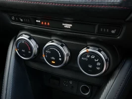 comutador novo mazda 2 2025