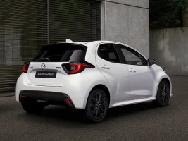 traseira novo mazda 2 hybrid 2025