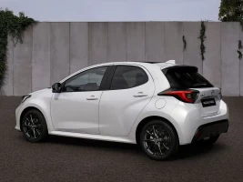 lateral novo mazda 2 hybrid 2025