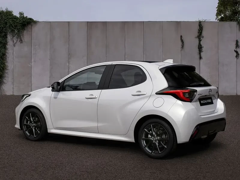 lateral novo mazda 2 hybrid 2025