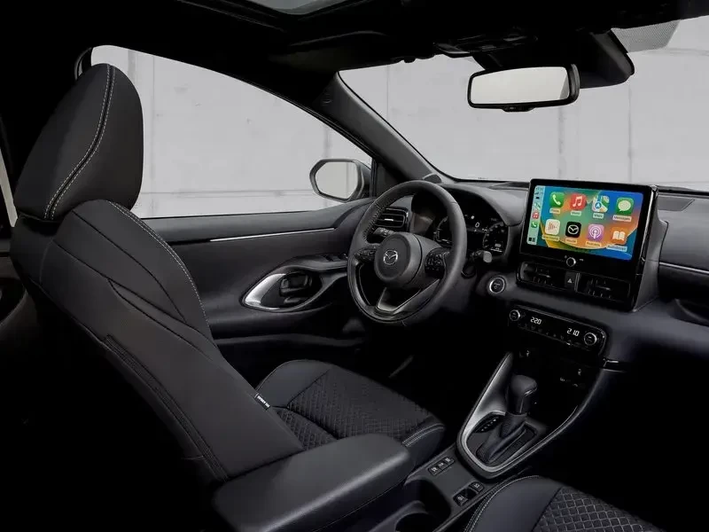 cockpit novo mazda 2 hybrid 2025