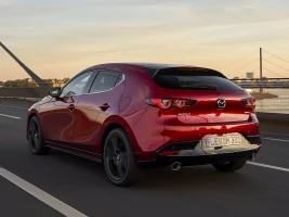 traseira novo mazda 3 2025