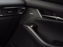 detalhe novo mazda 3 2025