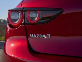 farolim novo mazda 3 2025