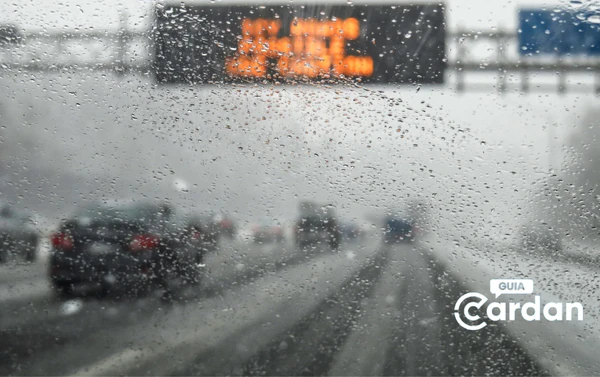 Preparar o automóvel para a chuva: cuidados essenciais