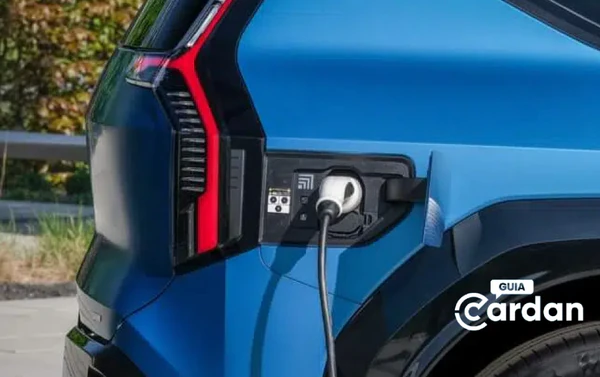 Carros elétricos: carregar em casa ou na via pública?