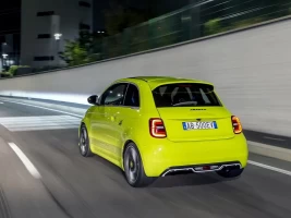 traseira novo abarth 500e 2025