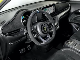 cockpit novo abarth 500e 2025