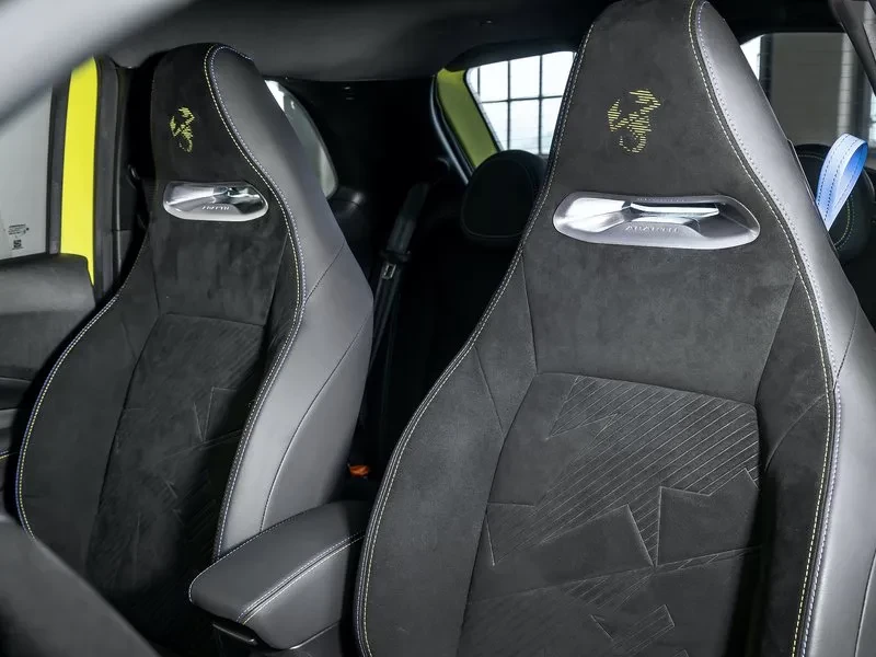 banco novo abarth 500e 2025
