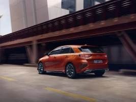 lateral kia ceed 2025 