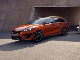 lateral novo kia ceed sw 2025 