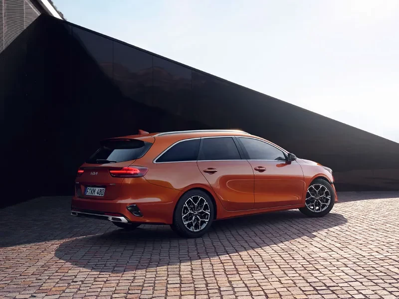 lateral novo kia ceed sw 2025 