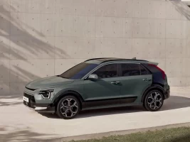 lateral kia niro hev 2025 