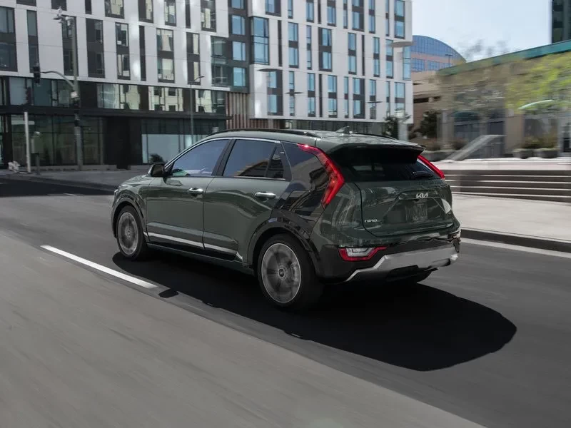 lateral novo kia niro hev 2025 