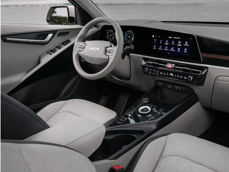 interior novo kia niro hev 2025 