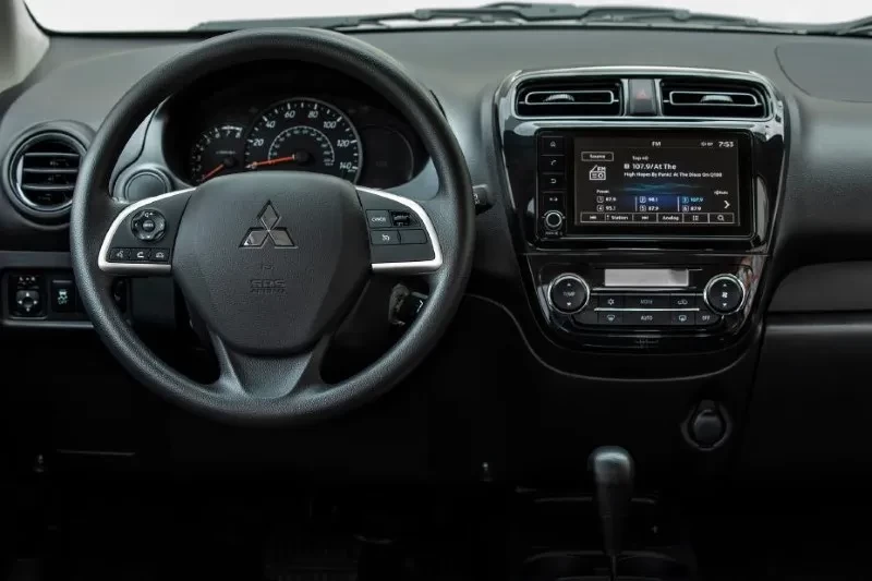 cockpit novo mistubishi space star 2025