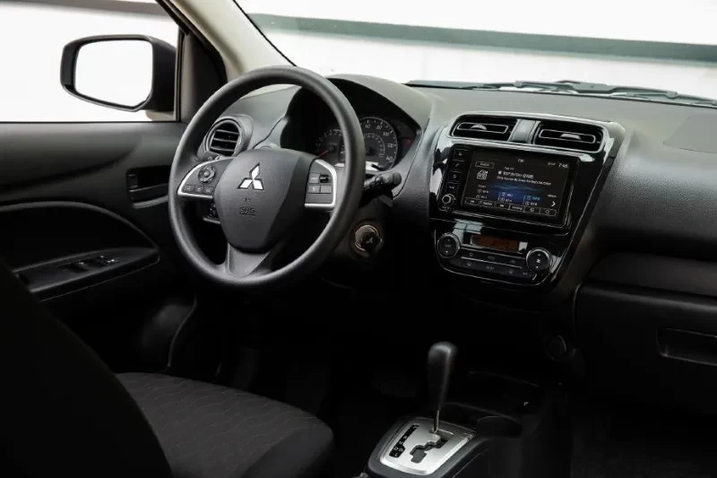 cockpit novo mistubishi space star 2025