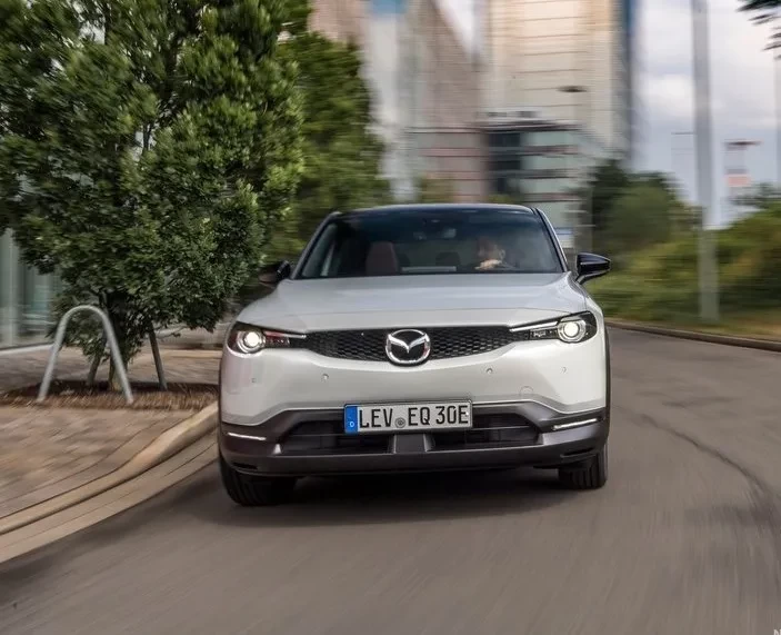frente novo mazda mx-30 2025