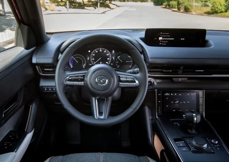 cockpit novo mazda mx-30 2025