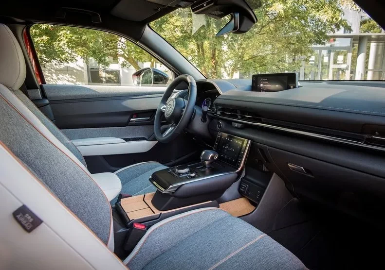 interior novo mazda mx-30 2025