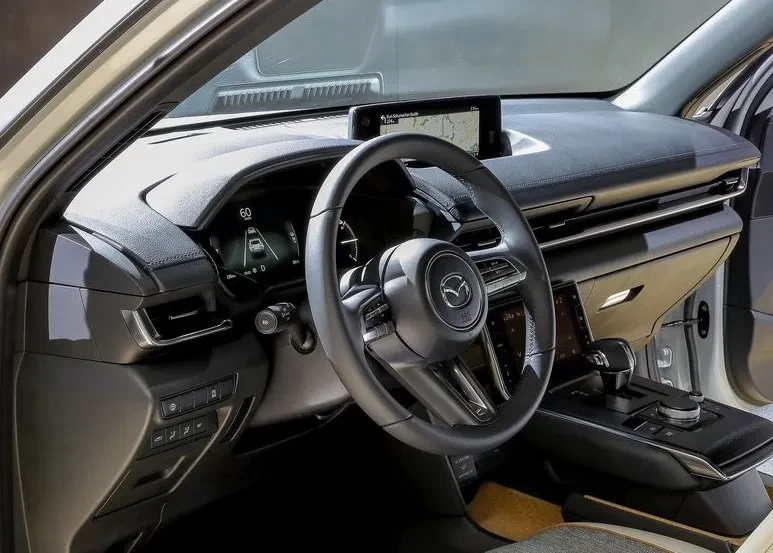cockpit novo mazda mx-30 2025